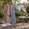 Faut-il encore défiler entre quatre murs ? Ce que le plein air révèle sur l'avenir de la mode