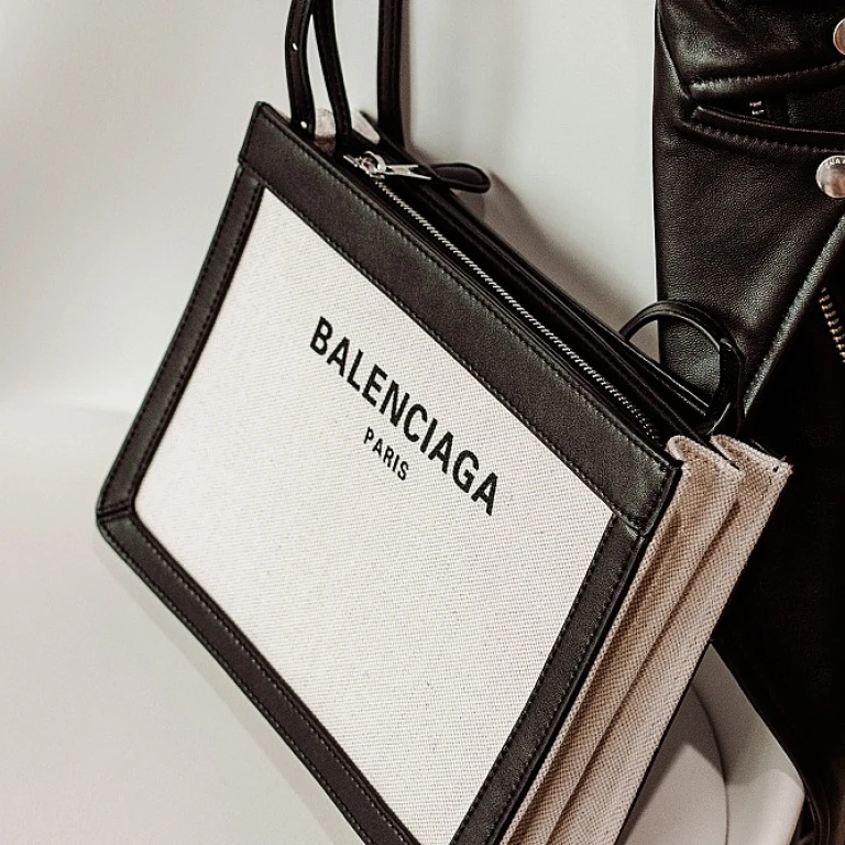 Comment vérifier le numéro de série d'un sac Louis Vuitton