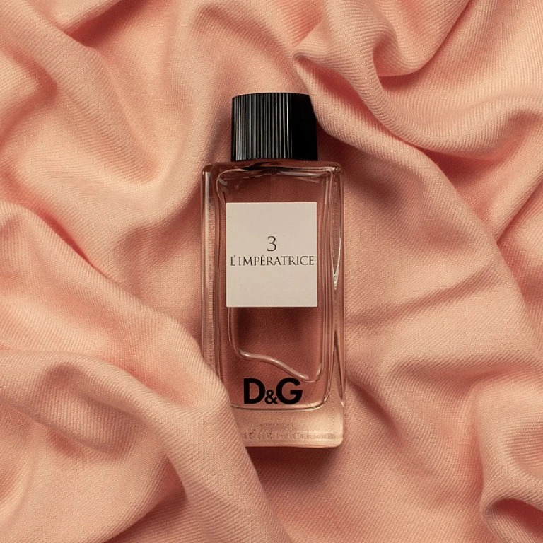 L'élégance du tailleur femme en terracotta : une tendance intemporelle