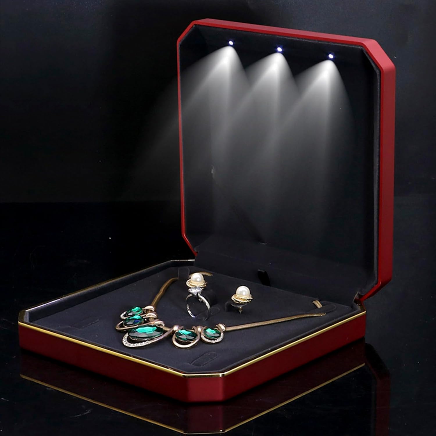 Boîte à Bijoux avec Lumière LED pour Collier – Écrin Cadeau Luxueux avec Intérieur en Velours Noir – Idéal pour Mariage, Anniversaire, Saint-Valentin, Fête des Mères, Noël Rouge 1*Collier & 3*Bagues & 1*Bracelet chaîne