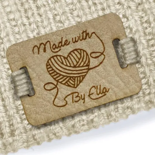 Lot De 25 Personnalisée Étiquette En Cuir À Coudre Avec Logo/texte, Étiquettes De Couture Avec Trous, Vêtements Étiquette Pour Chapeaux, Tricots, Marques Au Crochet Et Faites À La Main (30 X 20mm)