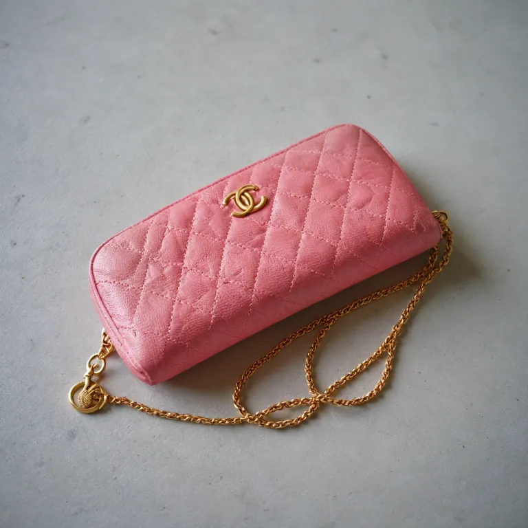 L'élégance intemporelle de l'étui à lunettes Chanel