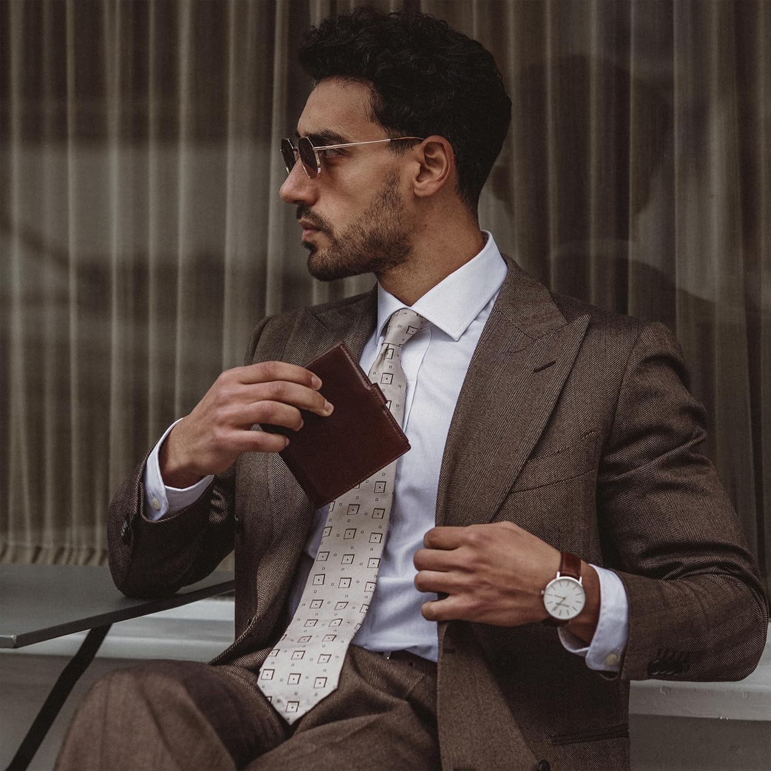 Portefeuille en Cuir pour Homme – Design Minimaliste avec Porte-Cartes de Crédit, Porte-Monnaie Magnétique, Emplacements pour Espèces Marron