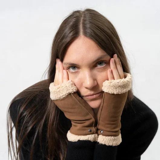 Mitaines femme en cuir de chèvre velours, doublés imitation fourrure, 7.5=M, 7.5 Cognac