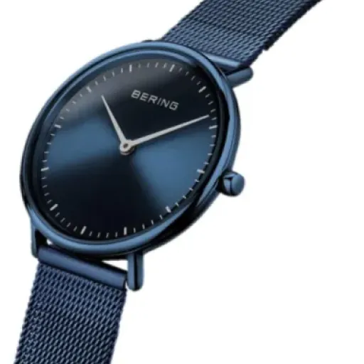 Test BERING Femme Ultra Slim 15729-397 : la petite montre bleue qui mise tout sur la finesse